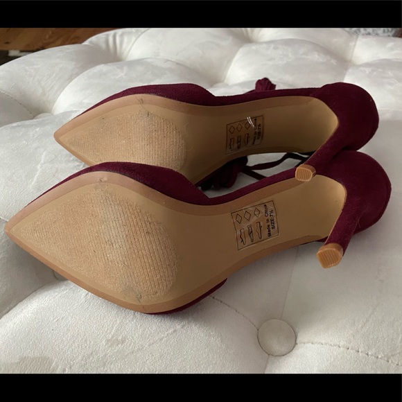 LOLA SHOETIQUE 7.5 MAROON ANKLE WRAP HEEL - Picture 3 of 5